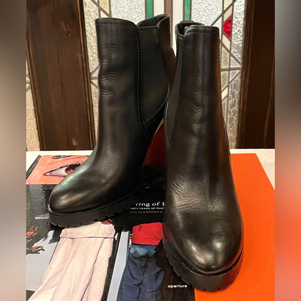MICHAEL KORS wedge black leather boots